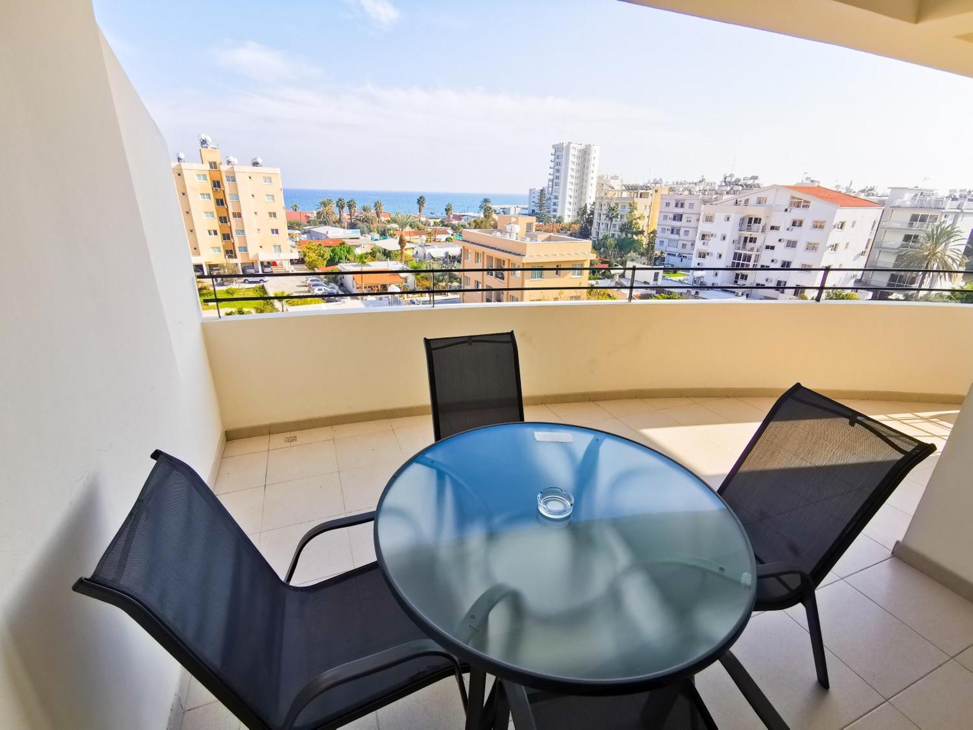 לרנקה License To Chill Apartment מראה חיצוני תמונה